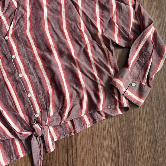 Express Striped Blouse - Picture 3 of 5